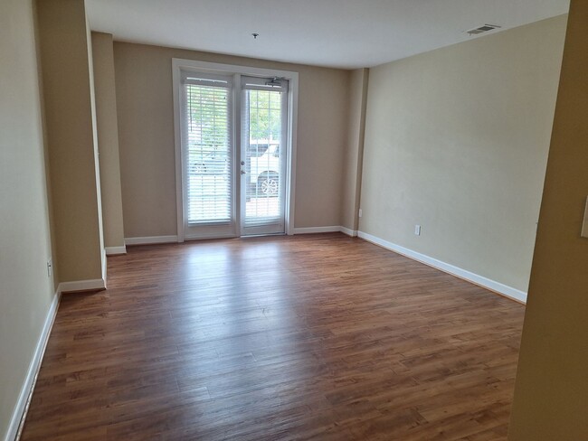 Building Photo - 1 bedroom/1 bathroom- Bennington on the Park