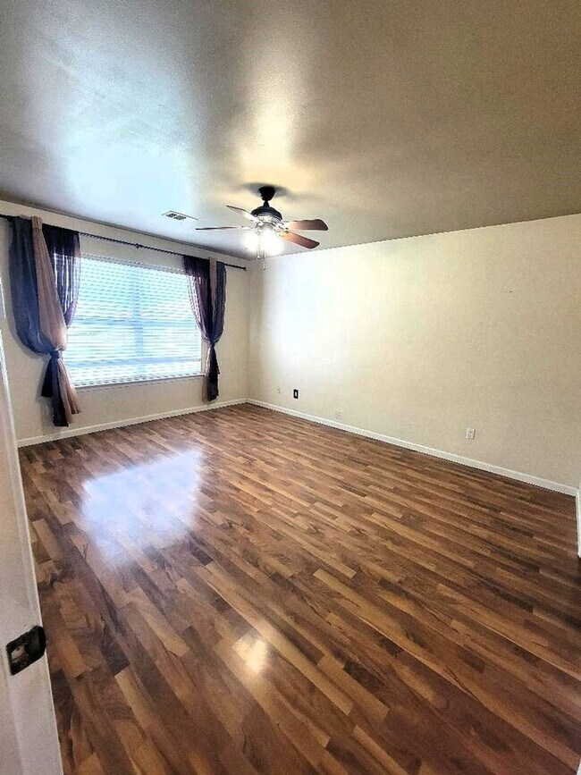 Building Photo - Charming and specious   3BR House in Bryant