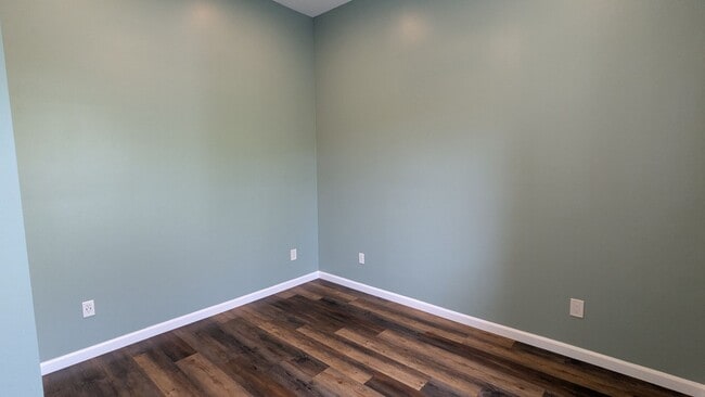 Building Photo - Private 1 Bed 1 Bath Back House with Yard ...