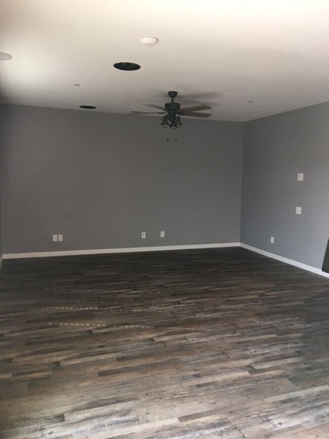 Building Photo - Beautiful 4 Bedroom Home in Marysville COM...