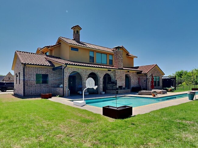 Building Photo - PRIVATE POOL PERFECT FOR A TEXAS SUMMER!