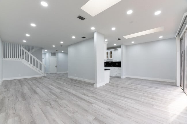 Building Photo - 6810 Via Regina