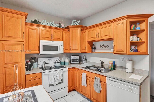Building Photo - 10540 SW 154th Ct