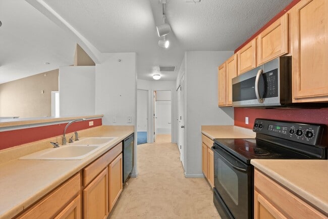 Building Photo - Beautiful 2 Bed 2 Bath Condo near Parkfield Lake Park!