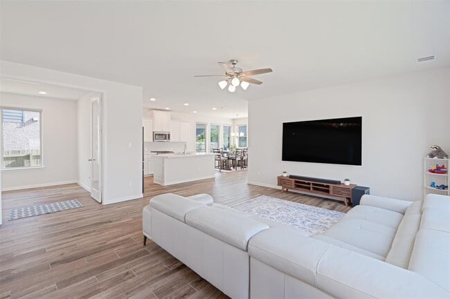 Building Photo - 521 Calmo Ct