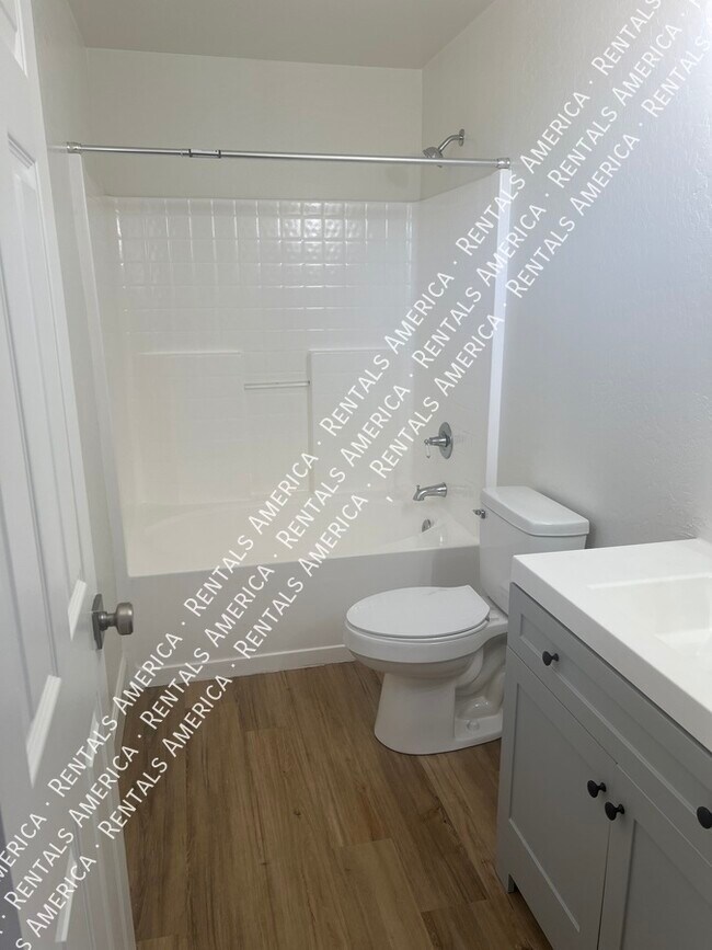 Building Photo - 3682 N French Pl