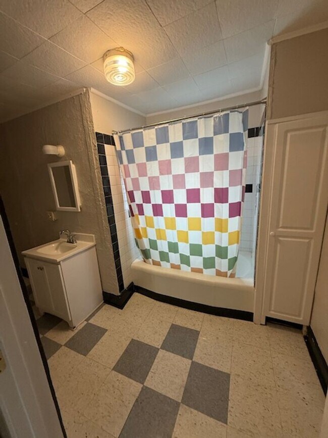 Building Photo - Virginia- BB