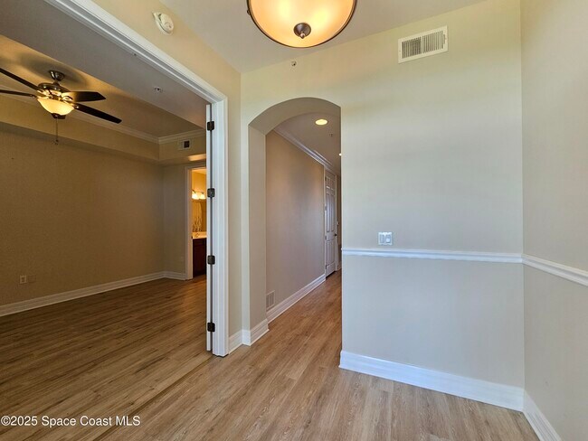 Building Photo - 590 S Banana River Dr