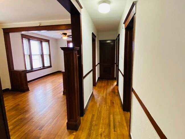 Building Photo - 4040 W Dickens Ave