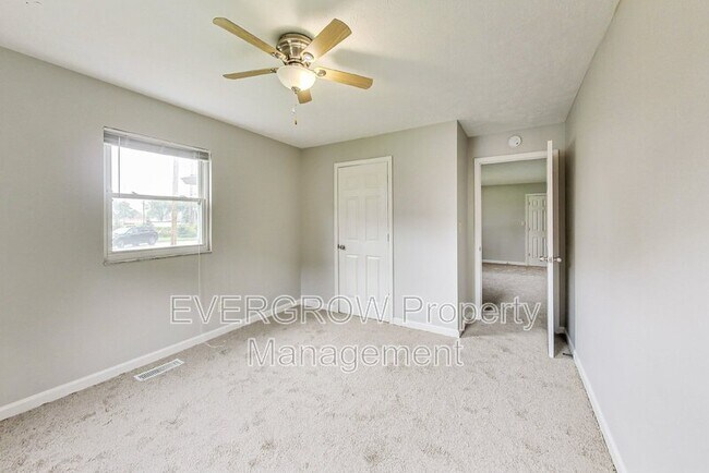 Building Photo - 961 Valley View Dr