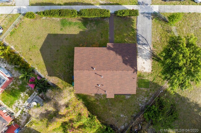 Building Photo - 15200 Railroad Dr