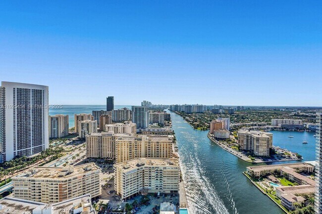 Building Photo - 4010 S Ocean Dr