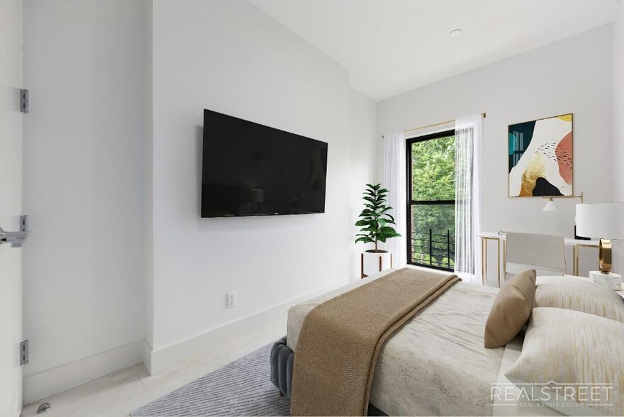 Building Photo - Stunning Brand New 3 Bed in Landmarked Townhouse