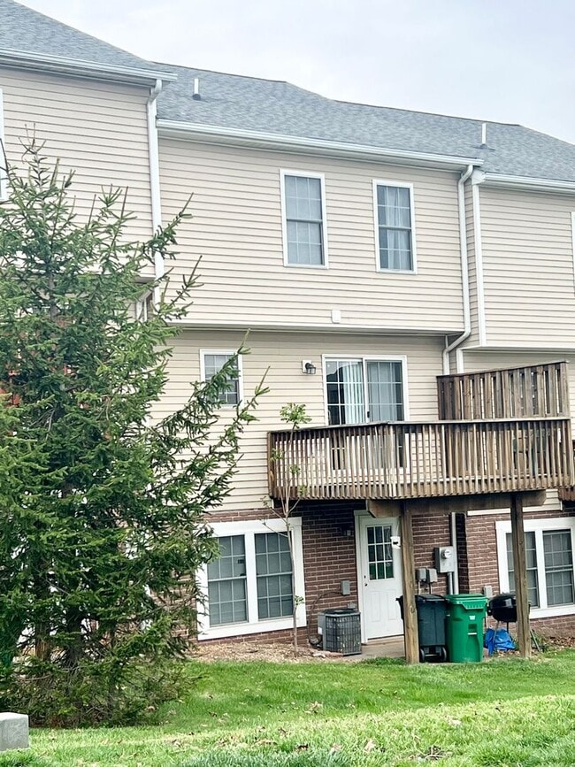 Building Photo - Townhome for Rent in Taylor Springs *****For a limited time, get your first month’s rent at HALF ...