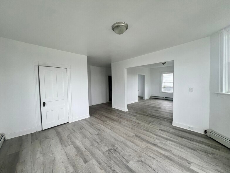 Building Photo - 236 Willetts Ave