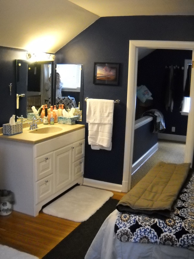 large vanity sink - 102 W College St