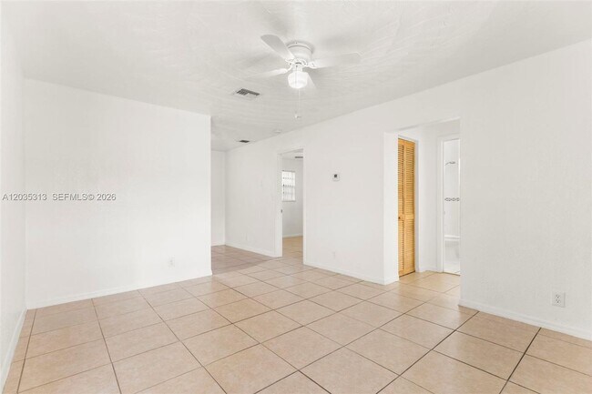 Building Photo - 4120 SW 19th St