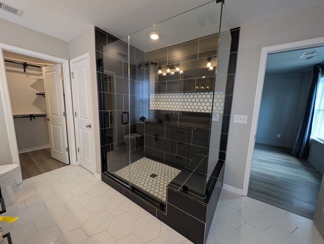 Building Photo - Modern Corner Lot Townhome located in the Ivy Ridge Community in South Carolina !