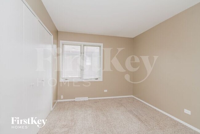 Building Photo - 456 E Lorraine Ave