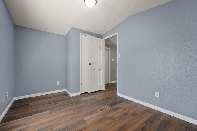 Building Photo - 2222 N Austin Ave