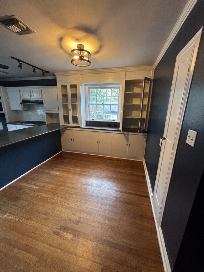 Building Photo - 4026 Richmond Ave