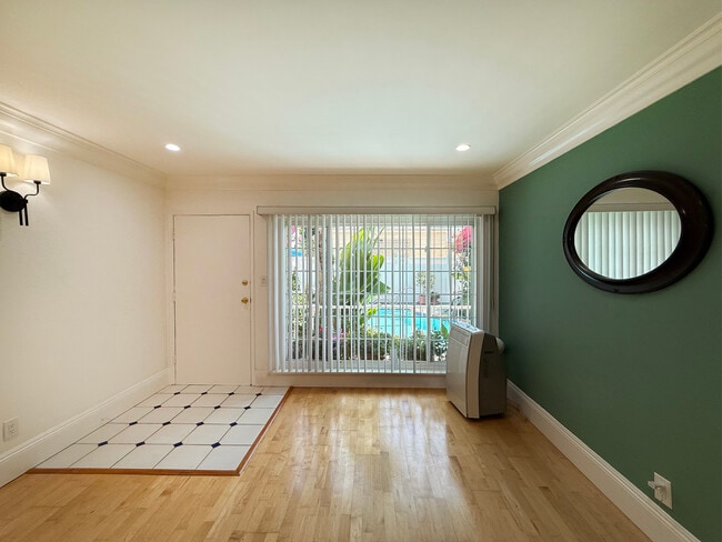 Building Photo - 8576 Holloway Dr