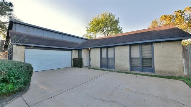 Building Photo - 21318 Park Brook Dr