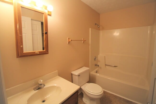 Building Photo - 126 Henry Ct