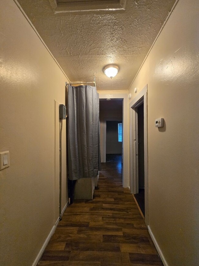 Building Photo - 3/1 - Renovated Ranch-Style home minutes from Downtown