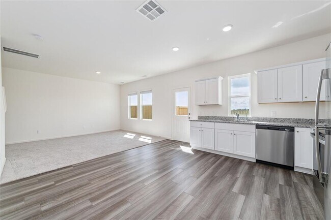 Building Photo - 8634 Vacek Xing Wy