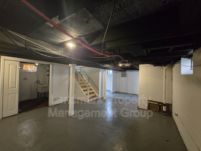 Building Photo - 15401 Eastwood St