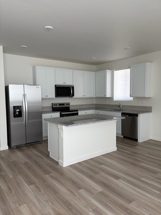 Building Photo - 7821 E Myrtle Bch Dr