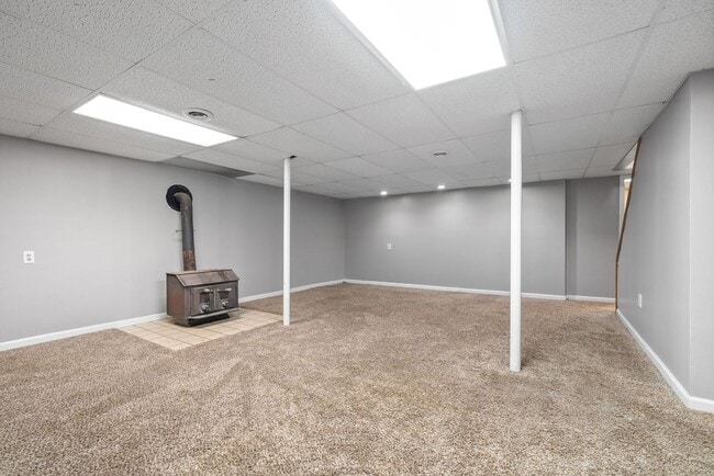 Building Photo - Lovely home on beautiful, wooded corner - Just Reduced