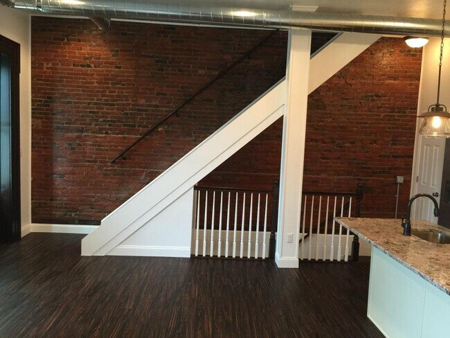 Building Photo - 16 S 13th St