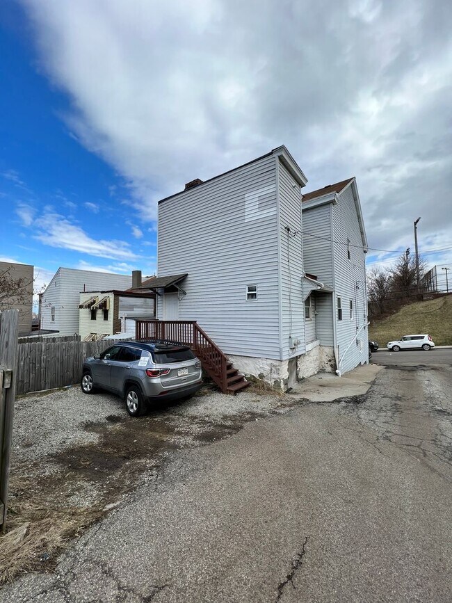 Building Photo - 1408 Fernleaf St