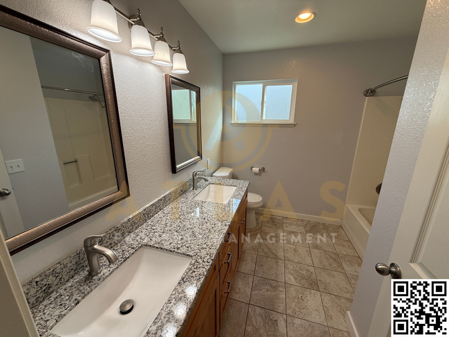 Building Photo - Bright and Spacious 3-Bedroom in Windsor, ...