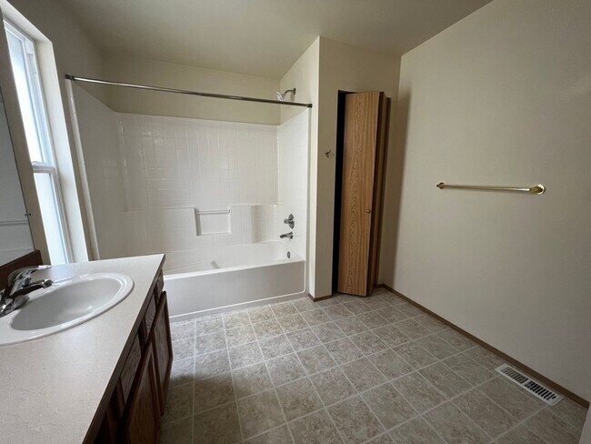 Building Photo - DuPont 2365 SF 3 bedroom plus loft home.