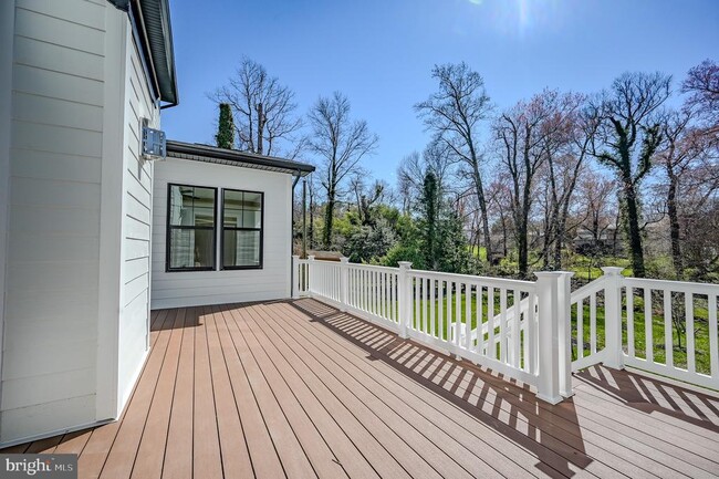 Building Photo - 2424 Carey Ln