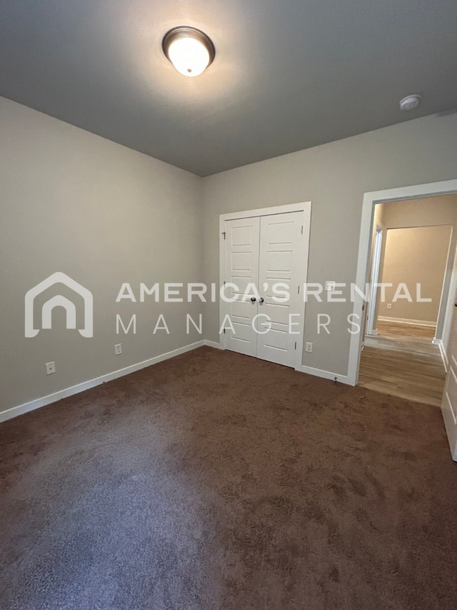 Building Photo - 7984 St.James Dr