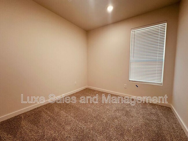 Building Photo - 8229 NW 163rd Ter