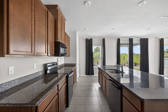 Building Photo - Panther Creek Family Home