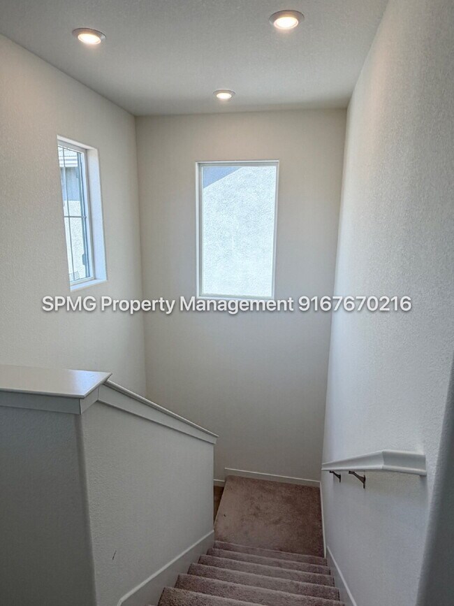 Building Photo - "Modern Rocklin Home : Spacious 3-Bedroom Home with Elegant Hardwood Accents!"
