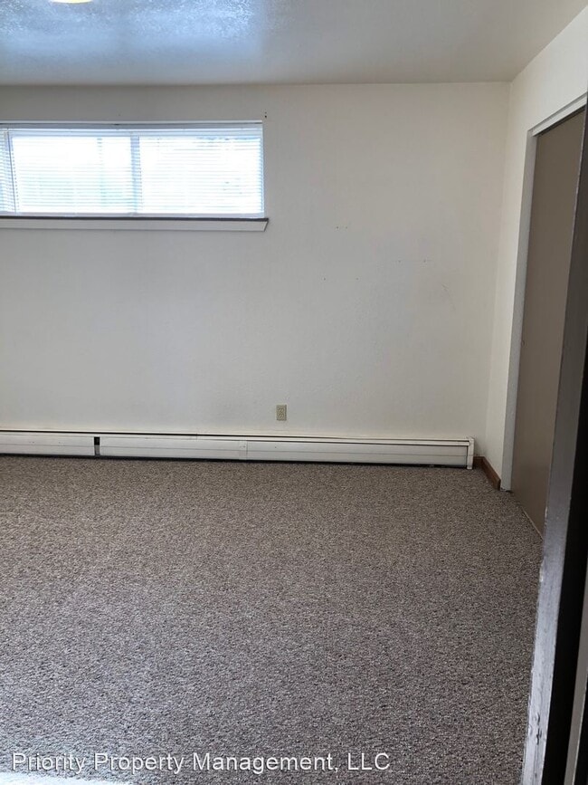 Building Photo - 600 S Gillette Ave