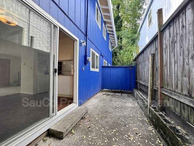 Building Photo - 536 SW Nebraska St