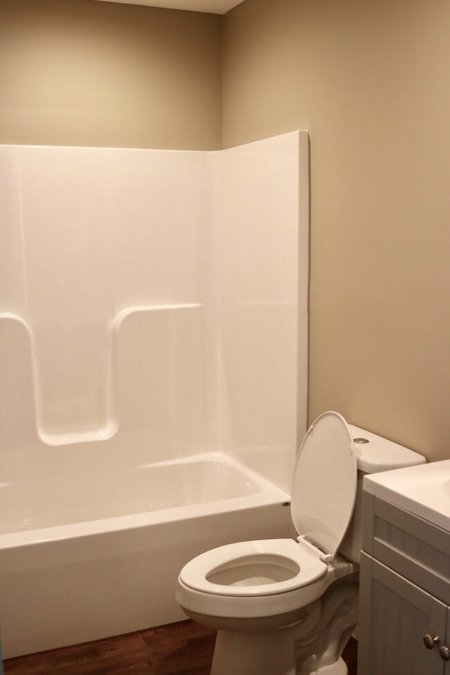 Building Photo - 5 Honey Locust Ln