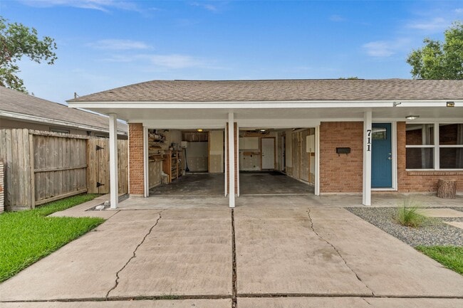 Building Photo - 711 Kalmer St