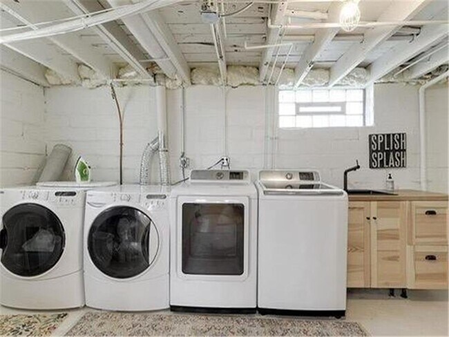 Building Photo - 1742 Dayton Ave