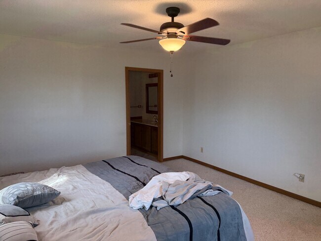 Building Photo - 54 Longview Dr