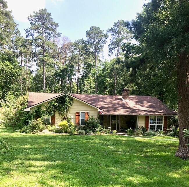 Building Photo - 1558 O'Connor Dr