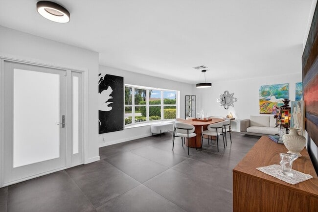 Building Photo - 2720 NE 59th St